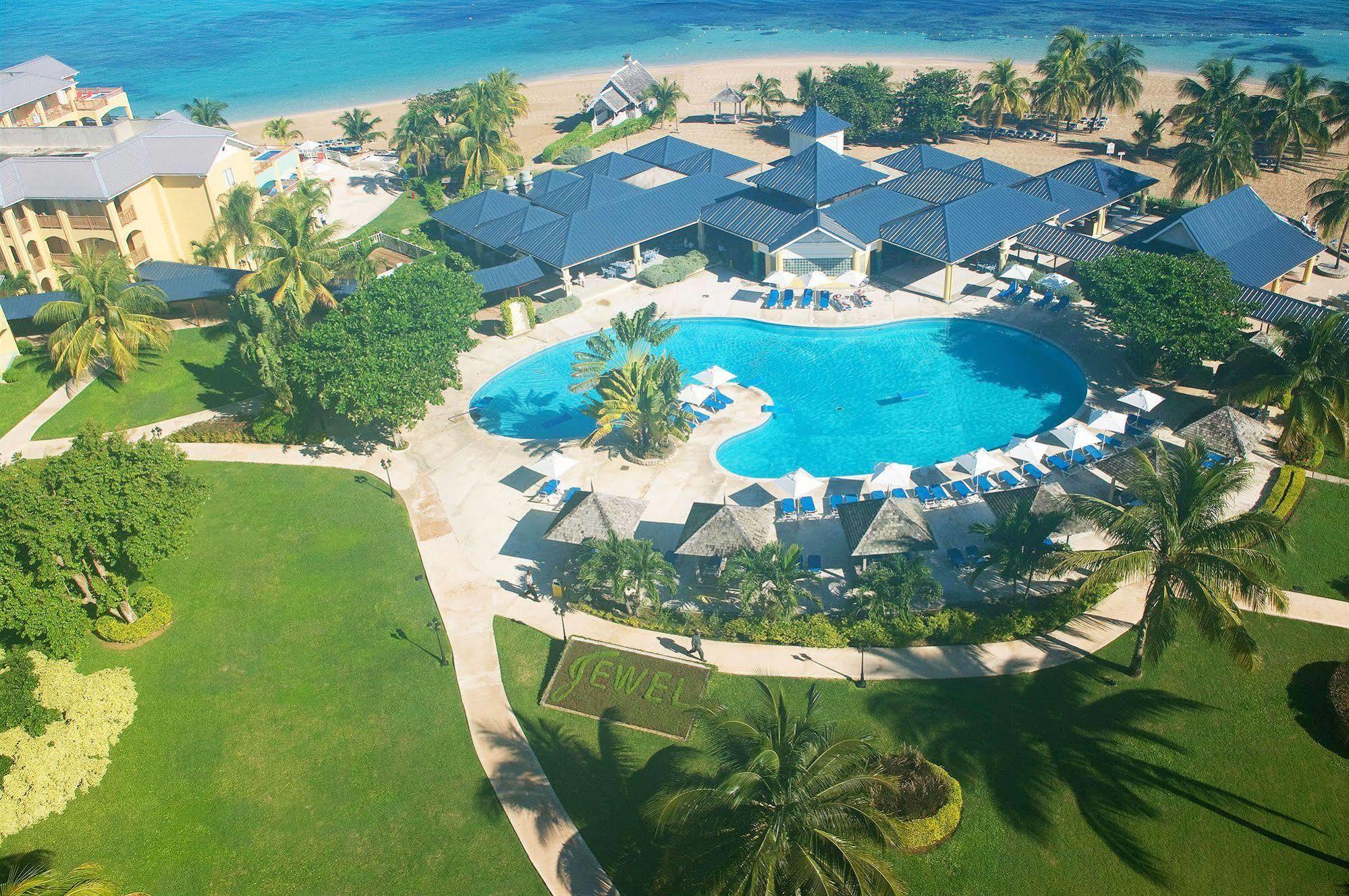 Jewel Runaway Bay Beach Resort & Waterpark Exterior photo