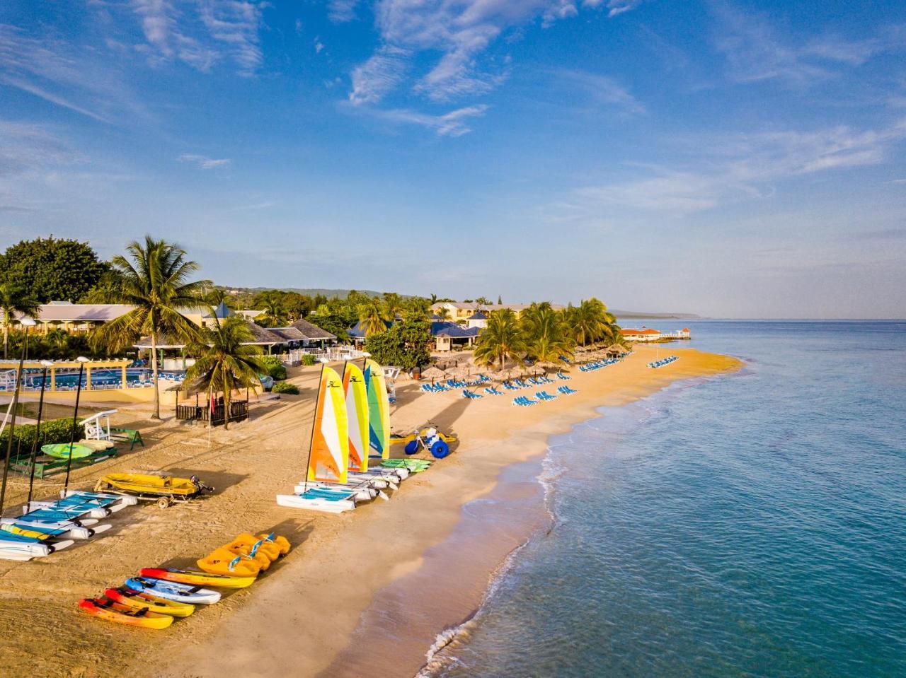 Jewel Runaway Bay Beach Resort & Waterpark Exterior photo