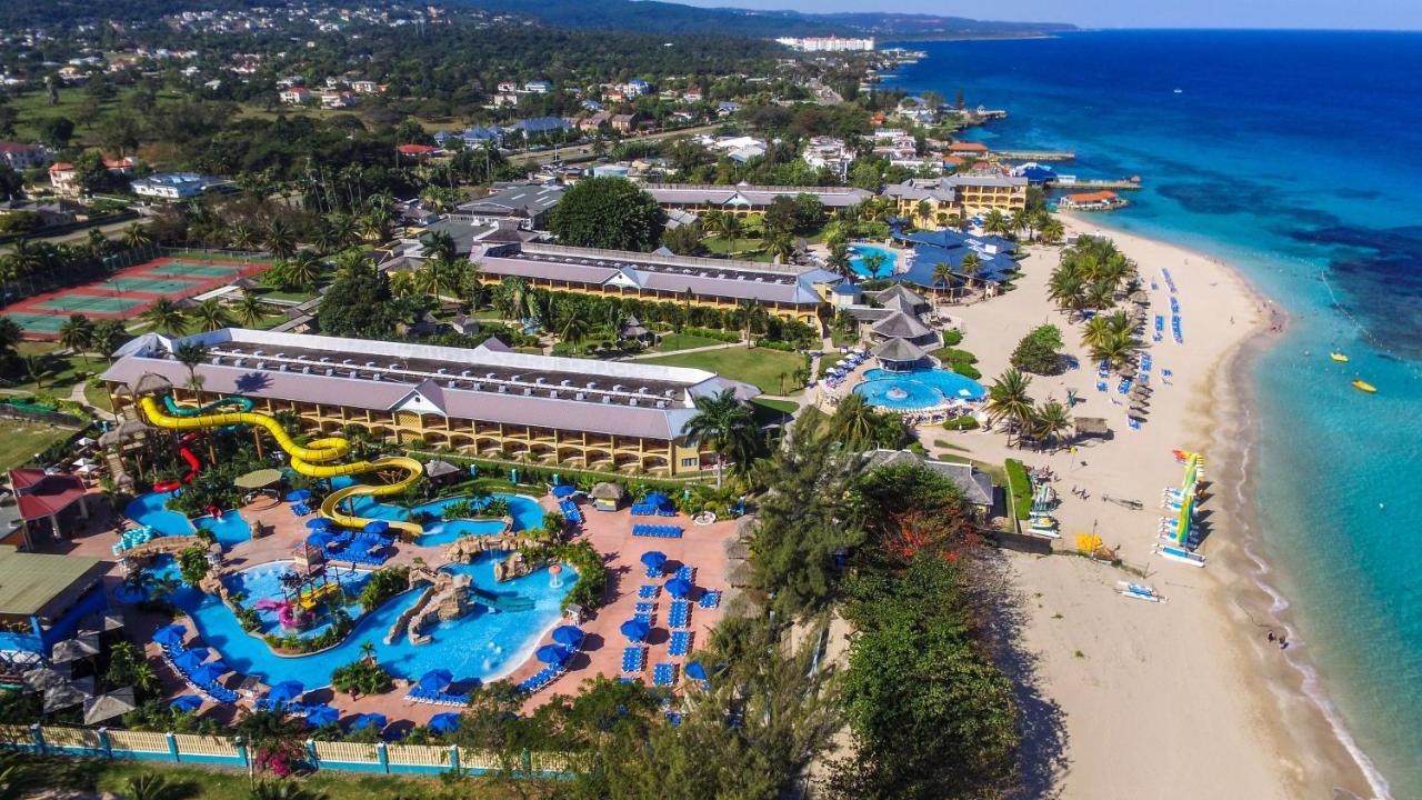 Jewel Runaway Bay Beach Resort & Waterpark Exterior photo