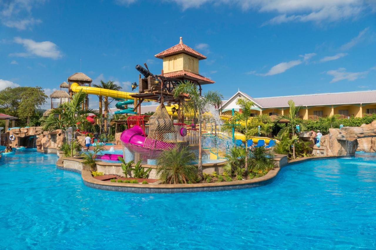 Jewel Runaway Bay Beach Resort & Waterpark Exterior photo