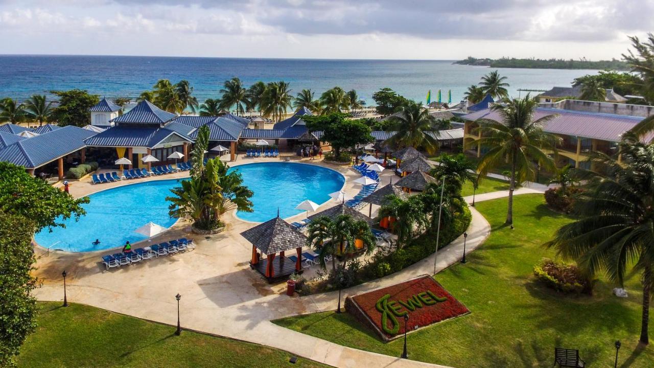 Jewel Runaway Bay Beach Resort & Waterpark Exterior photo