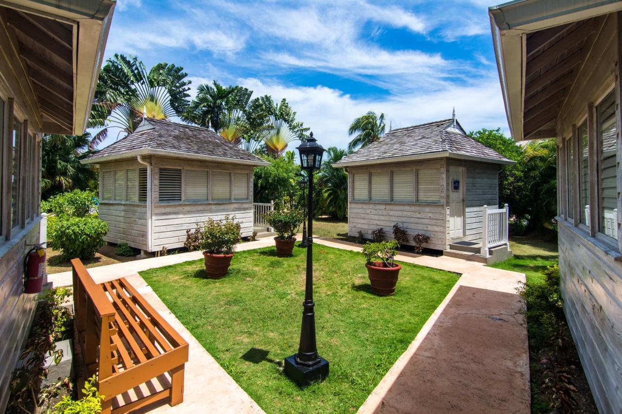 Jewel Runaway Bay Beach Resort & Waterpark Exterior photo