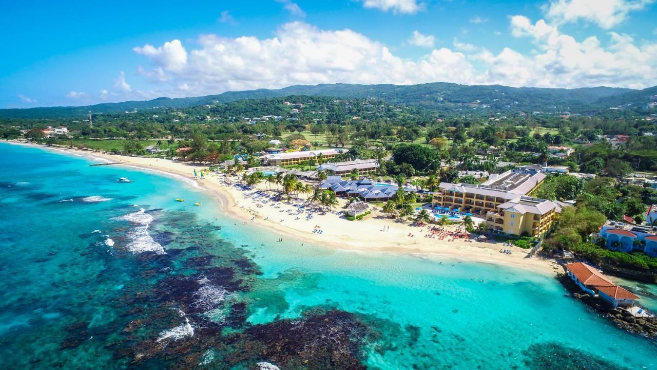 Jewel Runaway Bay Beach Resort & Waterpark Exterior photo