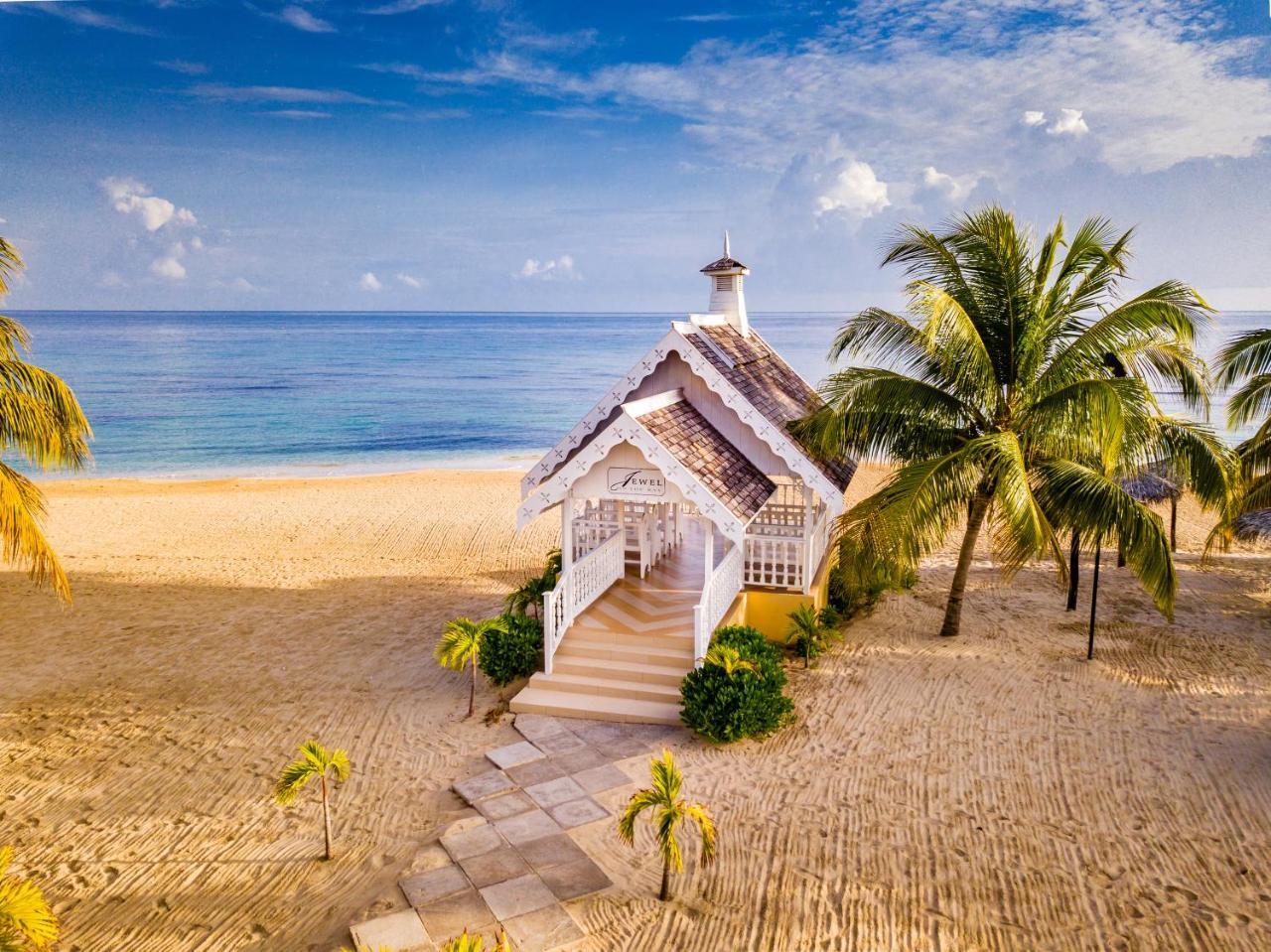 Jewel Runaway Bay Beach Resort & Waterpark Exterior photo