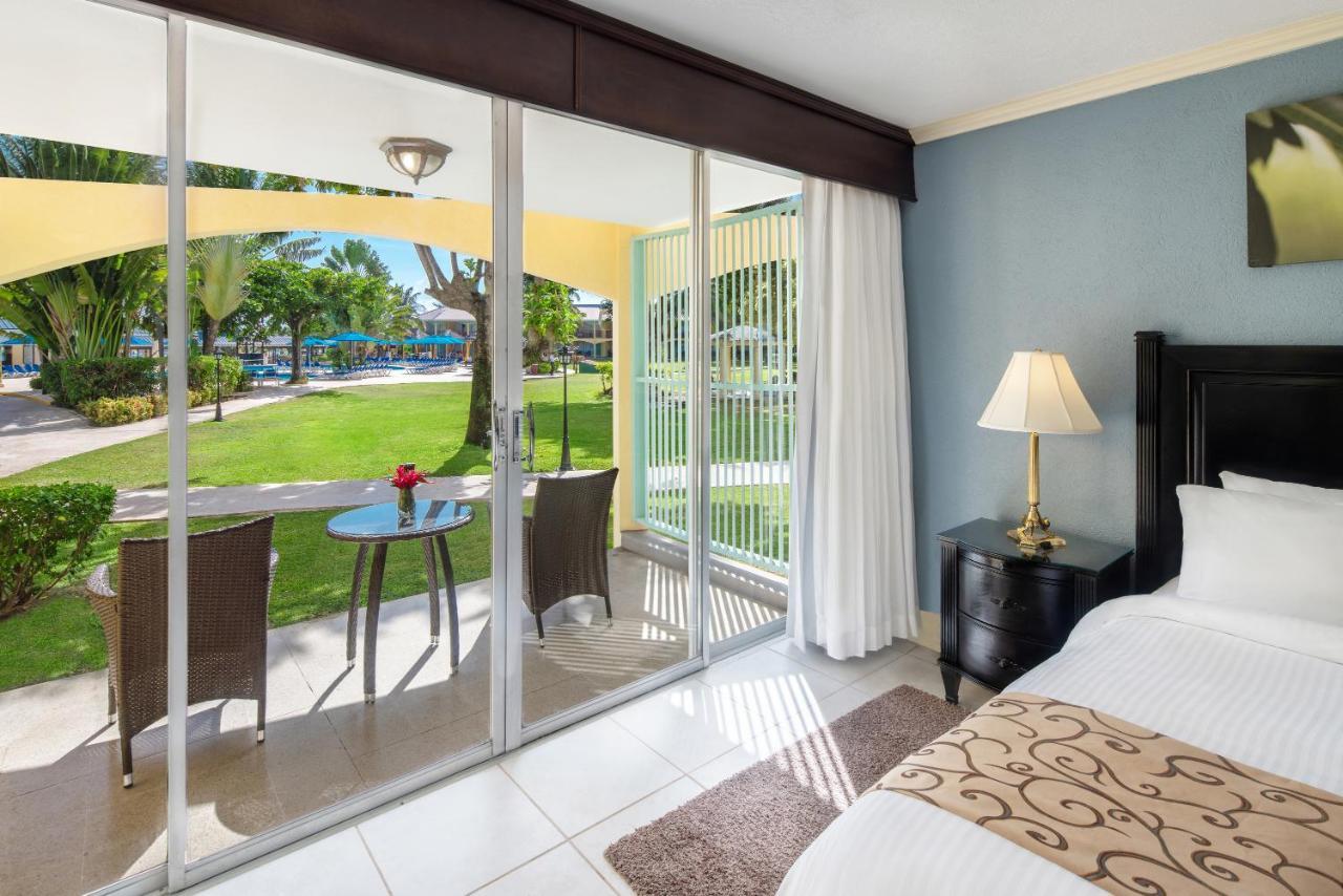 Jewel Runaway Bay Beach Resort & Waterpark Exterior photo