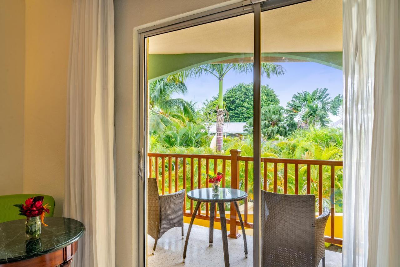 Jewel Runaway Bay Beach Resort & Waterpark Exterior photo