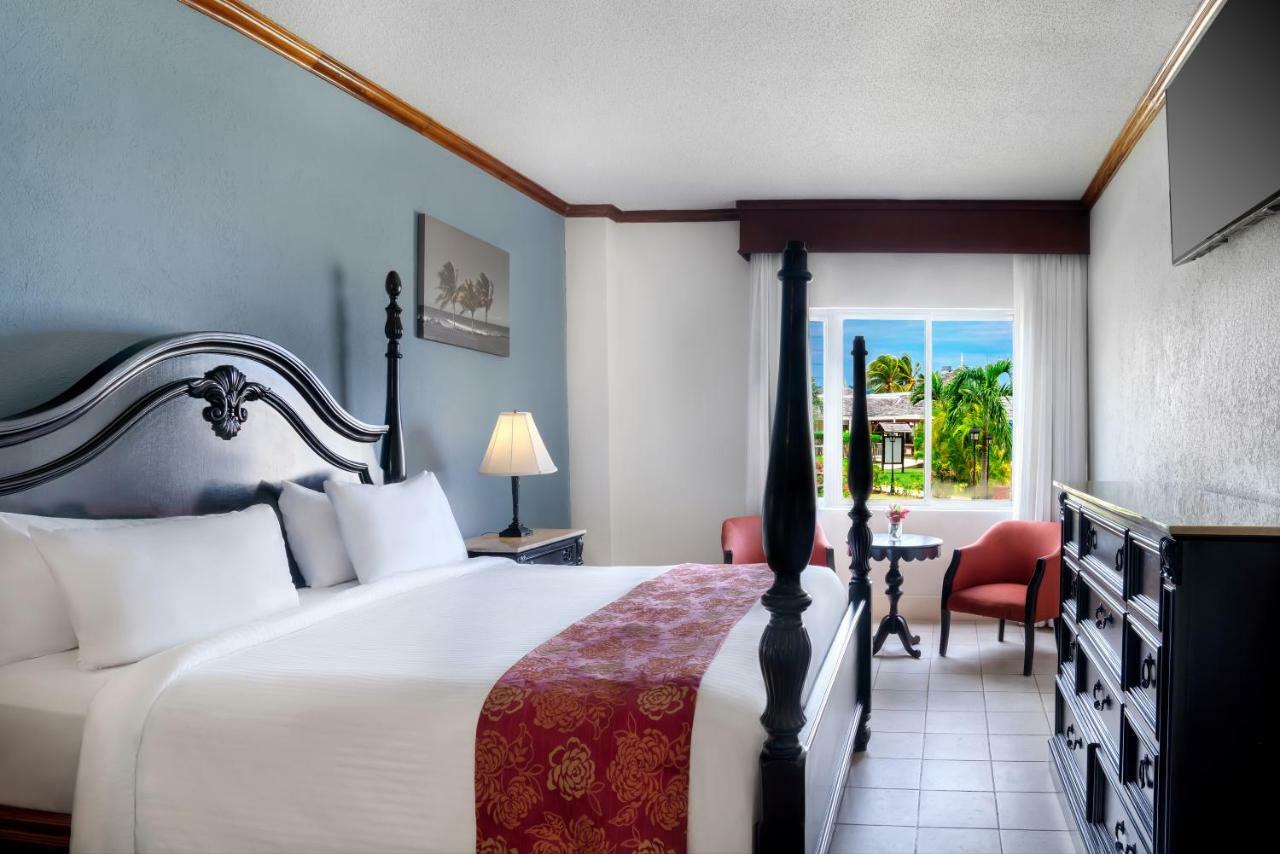 Jewel Runaway Bay Beach Resort & Waterpark Exterior photo
